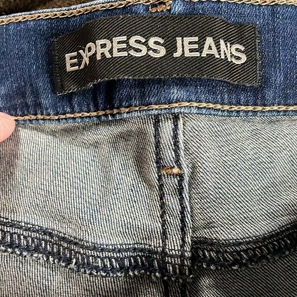 Express size 6 dark wash destress mid-rise jegging
jeans - Picture 12 of 14